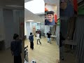 看了幕後鏡頭才發現攝影師也太強了吧…看完之後記得再去主頁看一次正片！ #蝦鬧一波