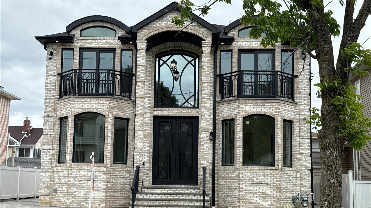 New Hyde Park, Long Island, Previewing  4+ BR 5.5 Bath @48 MOORE STREET New Hyde Park NY $2,380,000