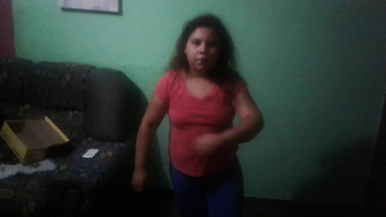 gabi dançando. despacito YouTube
