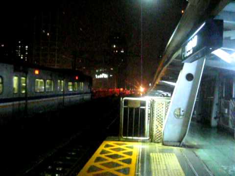 EMU700阿福號，汐科站會車後開遠光燈(快靠站了還要開燈)