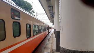 653次台東發車經由海線開往彰化的E228單電頭+新式自動門莒光號,今年第三度的有夢最美一路相隨仲夏寶島號蒸氣火車鐵道之旅展開