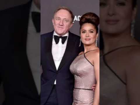 سلمى حايك فى رحلة ابحار بعيدة عن منزلها وكلابها