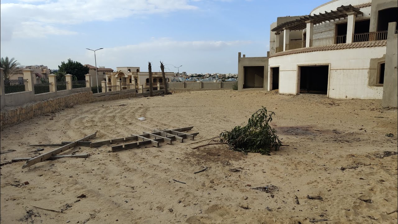 فيلا مساحه ١٤٥٠م - مباني ٦٨٠م و حديقه ١,٠٠٠م صافي ميني كمبوند بمدينة الشروق : 01558664862