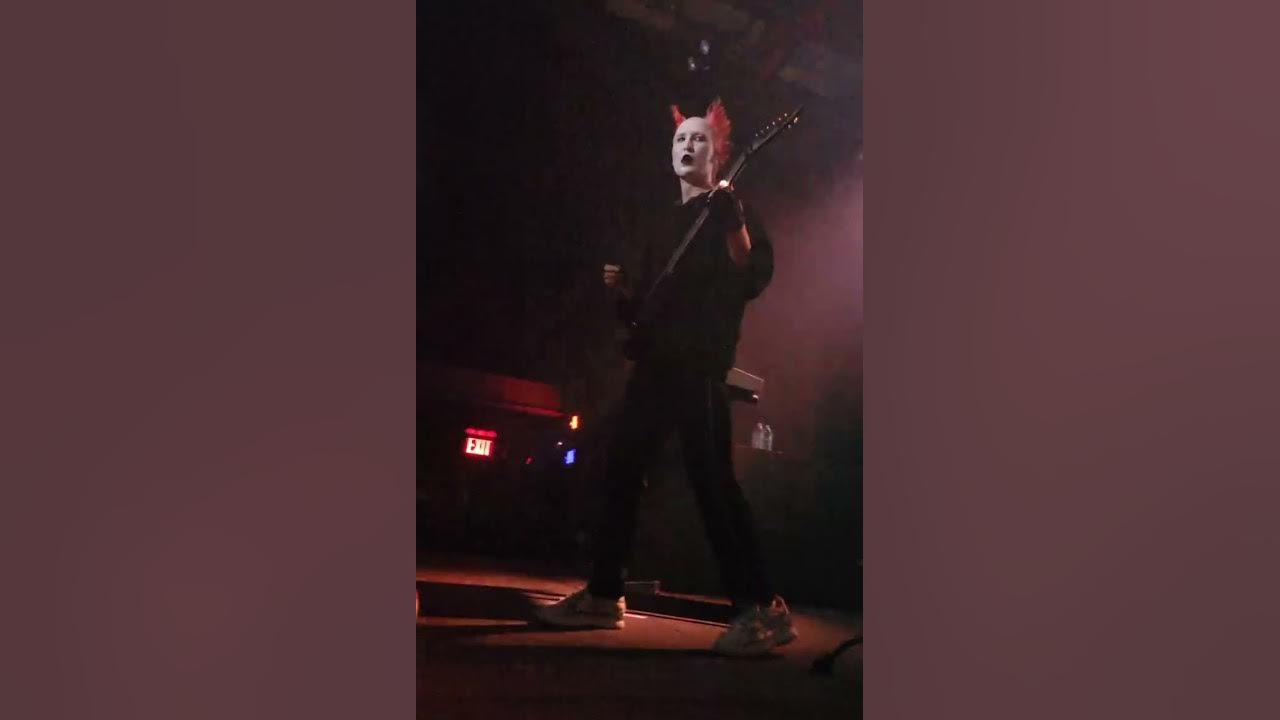 IC3PEAK - VAMPIR NIKOLAY GUITAR - NYC 10/14/22 - YouTube