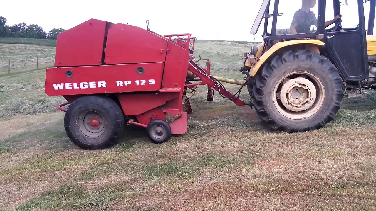 Sianokosy 2016 - C360, c355 - Welger RP 12 S