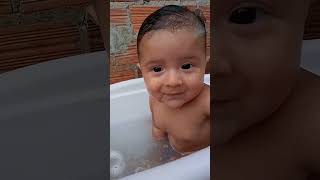 Ela ama tomar banho...minha princesa Eloah 😍🥰 #baby #maternidade #sorts #babygirl
