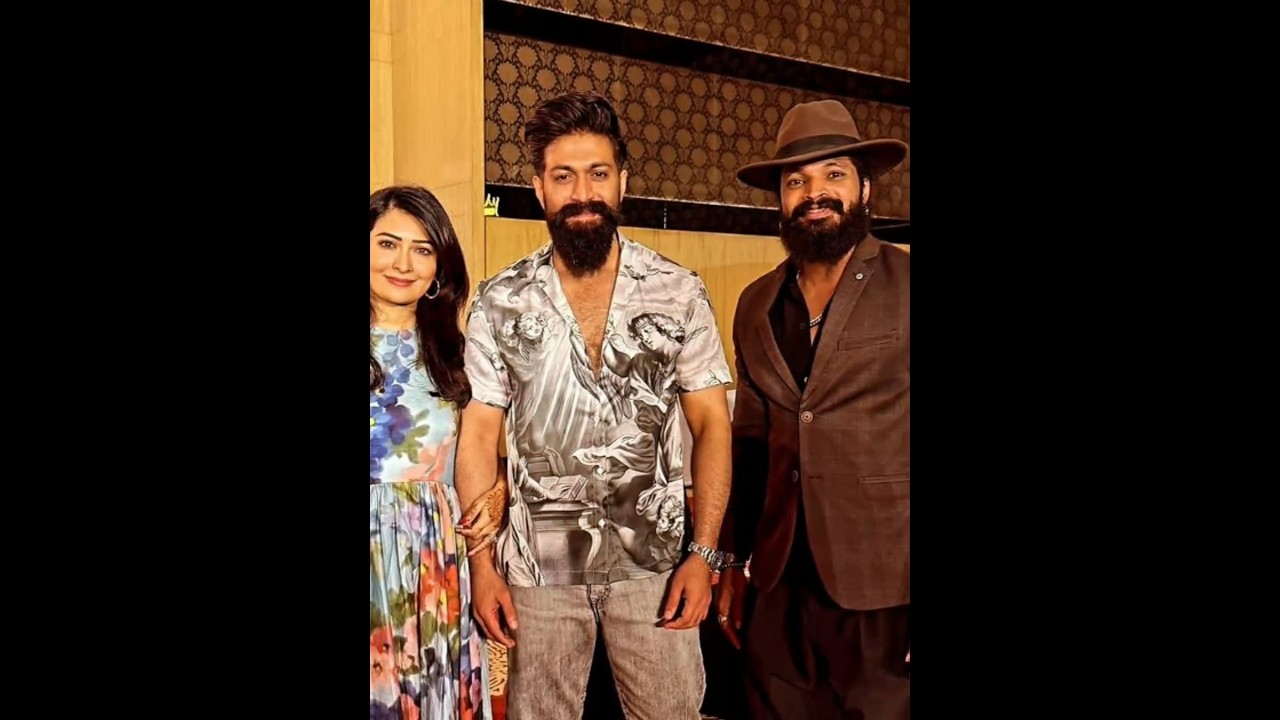 ROCKING SATR YASH #youtubeshorts 😎YASH RADHIKA#viralvideos 💞YASH RADHIKA #trandingshorts #shorts