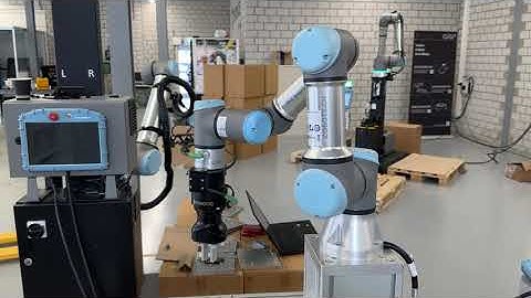 Automated syringe assembly and quality control using a UR cobot and a Cognex camera