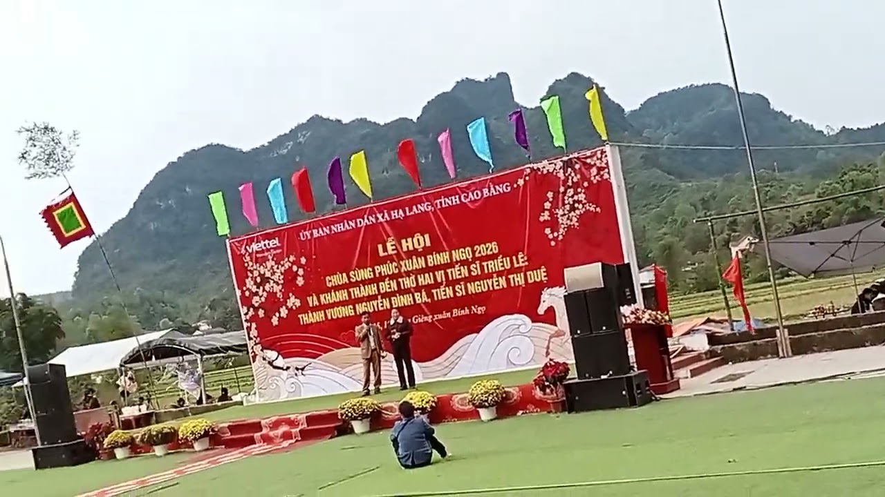 Phan đinh & thẩm tinh hát kết hâng bâu rộp căn tại chùa sùng Phúc 