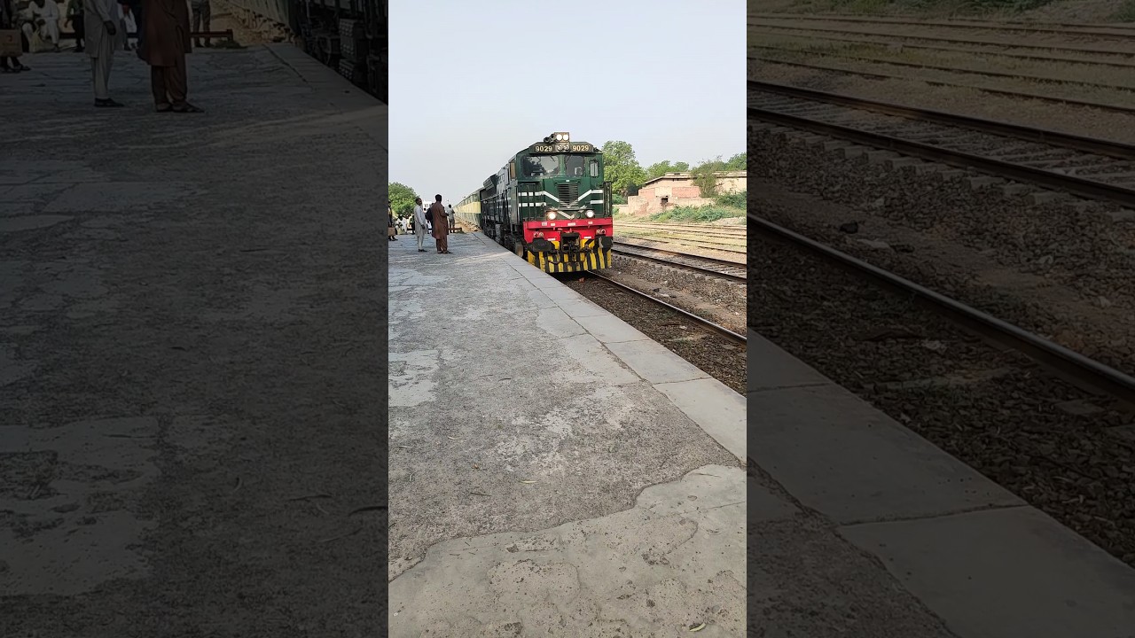 GEU-40 (9029) leading 45up Pakistan express 