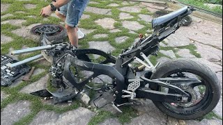 Купив Honda CBR1000rr за пару сотень євро.