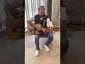 Videos graciosos. Julión se equivoca al tocar el bajo sexto jajaja 😂 MÁS TE RECUERDO