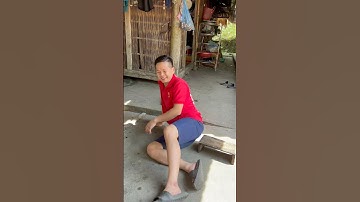 Làm lông gà bằng bếp củi nóng lạnh 😂 #haihuoc #haibepcuinonglanh #bếpcủi