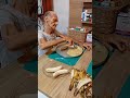 Fazendo Atividades na cozinha.