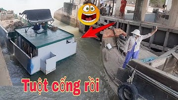 Sà lan tuột cống bất ngờ.Mãn nhãn xem Ghe.tàu tăng tốc vượt cống ngăn mặn