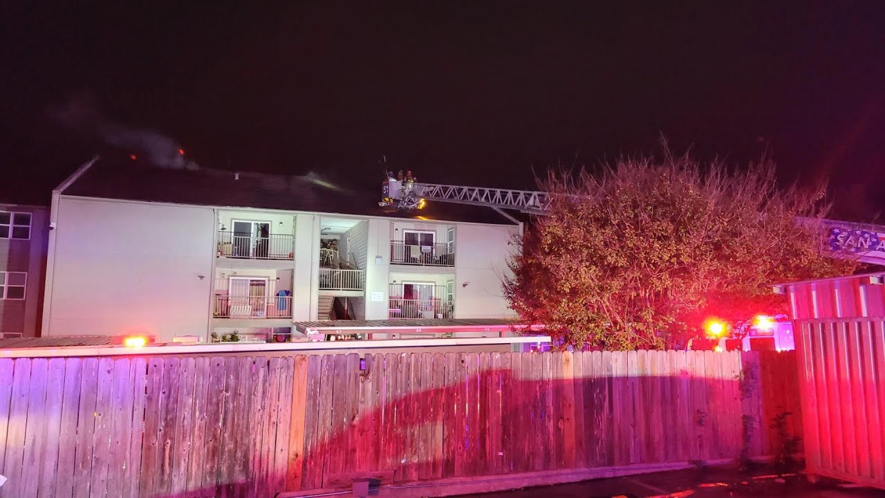 SAFD responds to fire at apartment complex on Northwest Side - YouTube