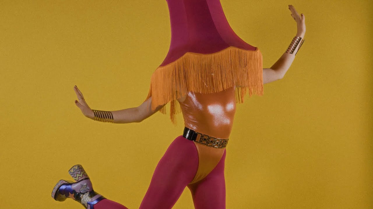 YouTube पर Cortney Dixon - You Look Good Naked (Official Music Video) देखें YouTube पर Cortney Dixon - You Look Good Naked (Official Music Video) देखें