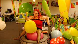 Sittingonthetrampolinhopping&B2Pcarnivalballoonspop