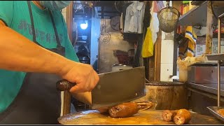 香港 アヒルのローストを捌くHong Kong Cutting Roasted Duck