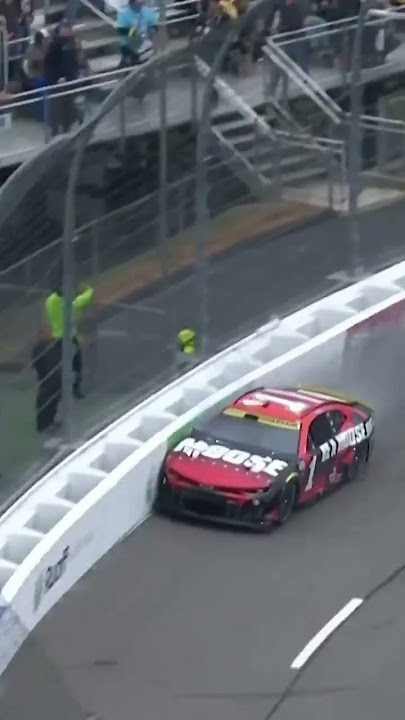 Ross Chastain's WILD move at Martinsville sets NASCAR universe on fire 🔥😲