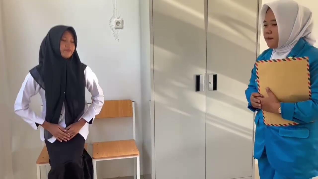  KOMUNIKASI DITEMPAT KERJA KARYA XI OTKP KELOMPOK 1