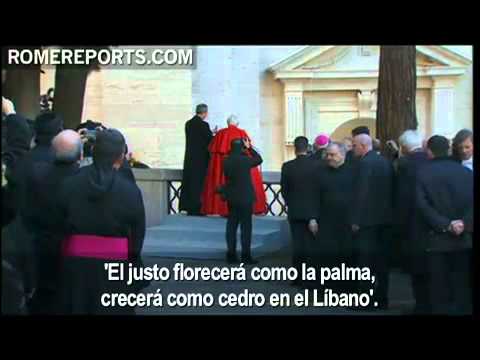 El Papa Benedicto XVI bendijo ayer una estatua de ...