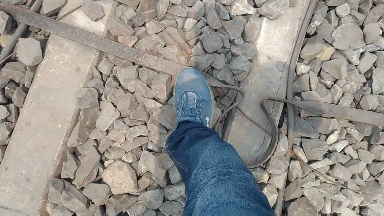 Positive and Negative Rail detail in Railway