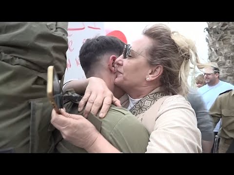 לאחר חודשיים וחצי של דאגות הצנחנים יצאו מעזה והתאחדו עם ההורים 