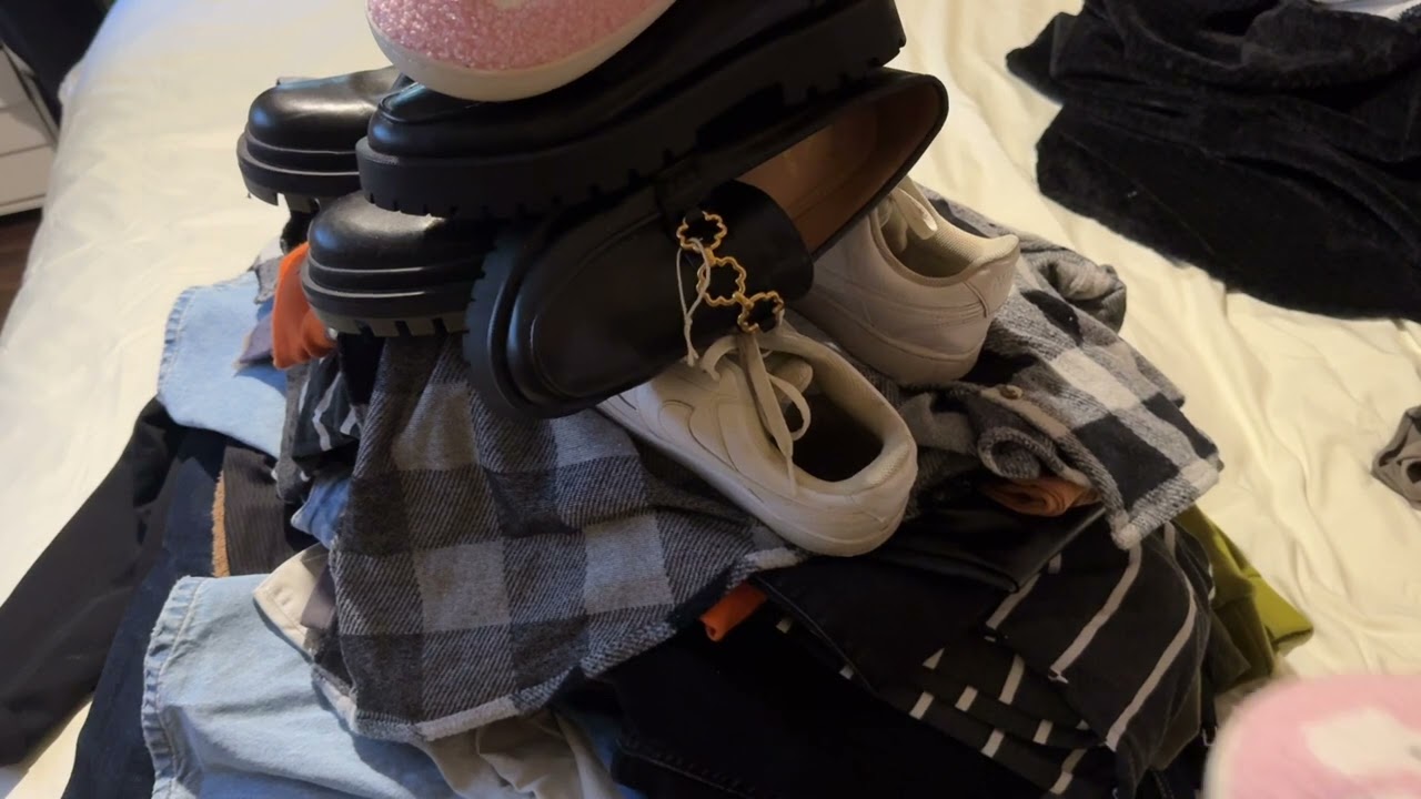 Minimalist wardrobe capsule 2024! Fall clothes DECLUTTER