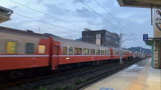 五堵站 438次新自強號(3000)通過+516次莒光號(附掛客廳車廂) 通過(本務車頭:E210)111年5月29日
