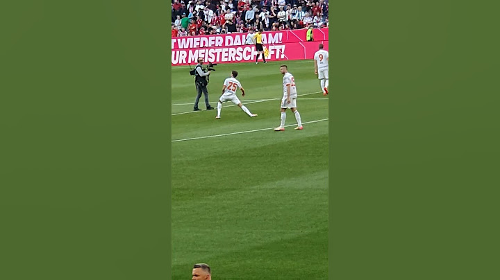 Thomas Müller letzte abklatschen zuhause 😭❤🤍⚽️🥰 Allianz Arena #shorts #bundesliga #abschied