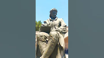 تندیس شاه اسماعیل صفوی 