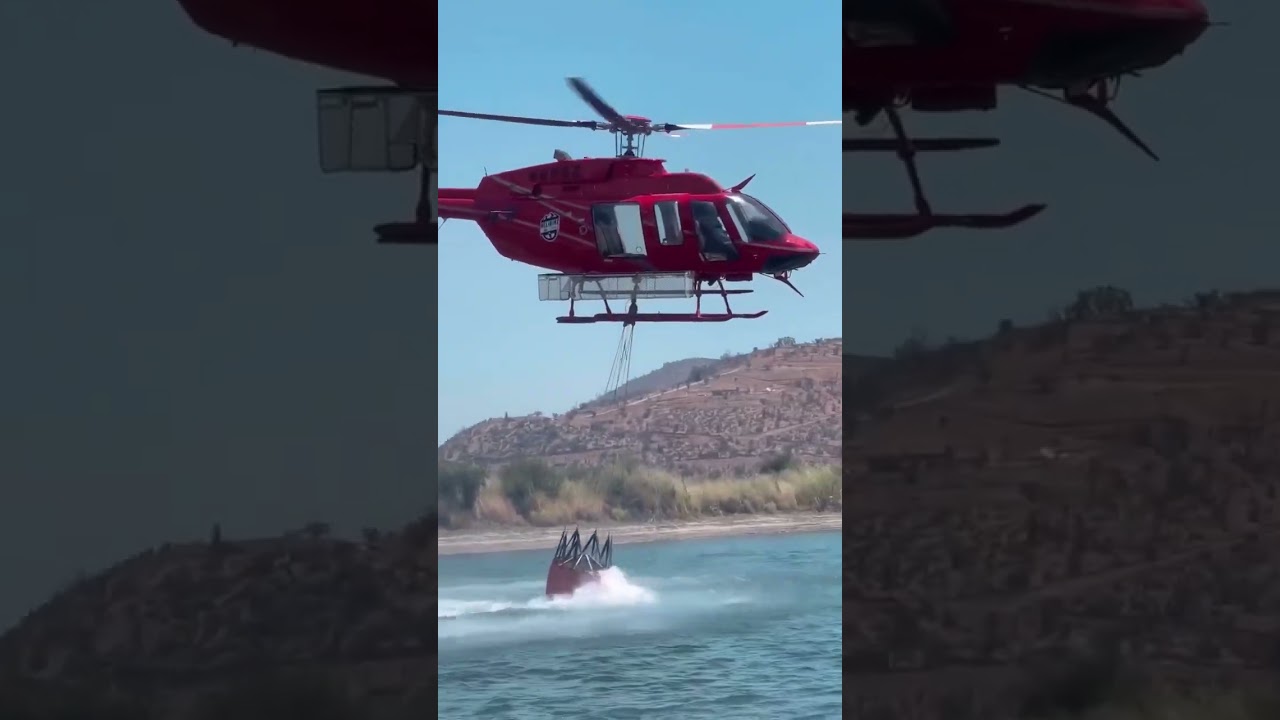 Proses pengambilan air didanau untuk memadamkan kebakaran hebat di LA 