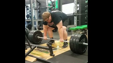 Landon Majerus 295 lb pendlay row