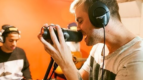 Issues - Hooligans (acoustic jam session) - Real Feels TV