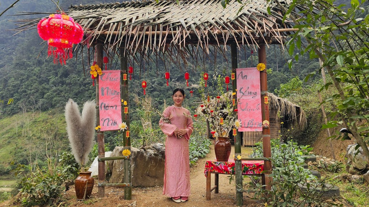 How does Hoang Thi Mai prepare for Tet (Vietnamese New Year) in an interesting way?