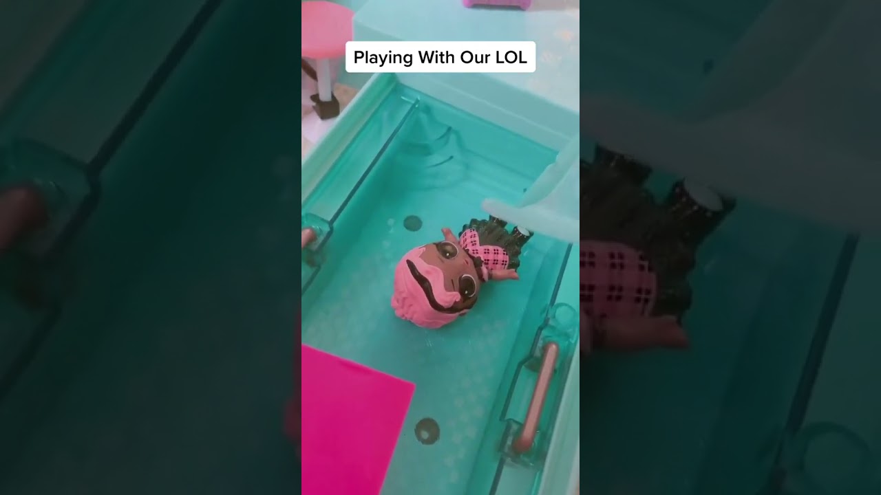 Playing with our LOL Glamper Camper! 