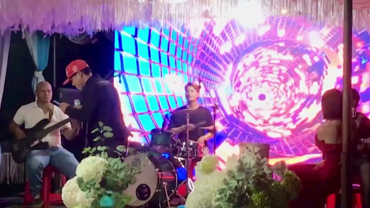 Đời em that hát đam cười tại làng a chồng 