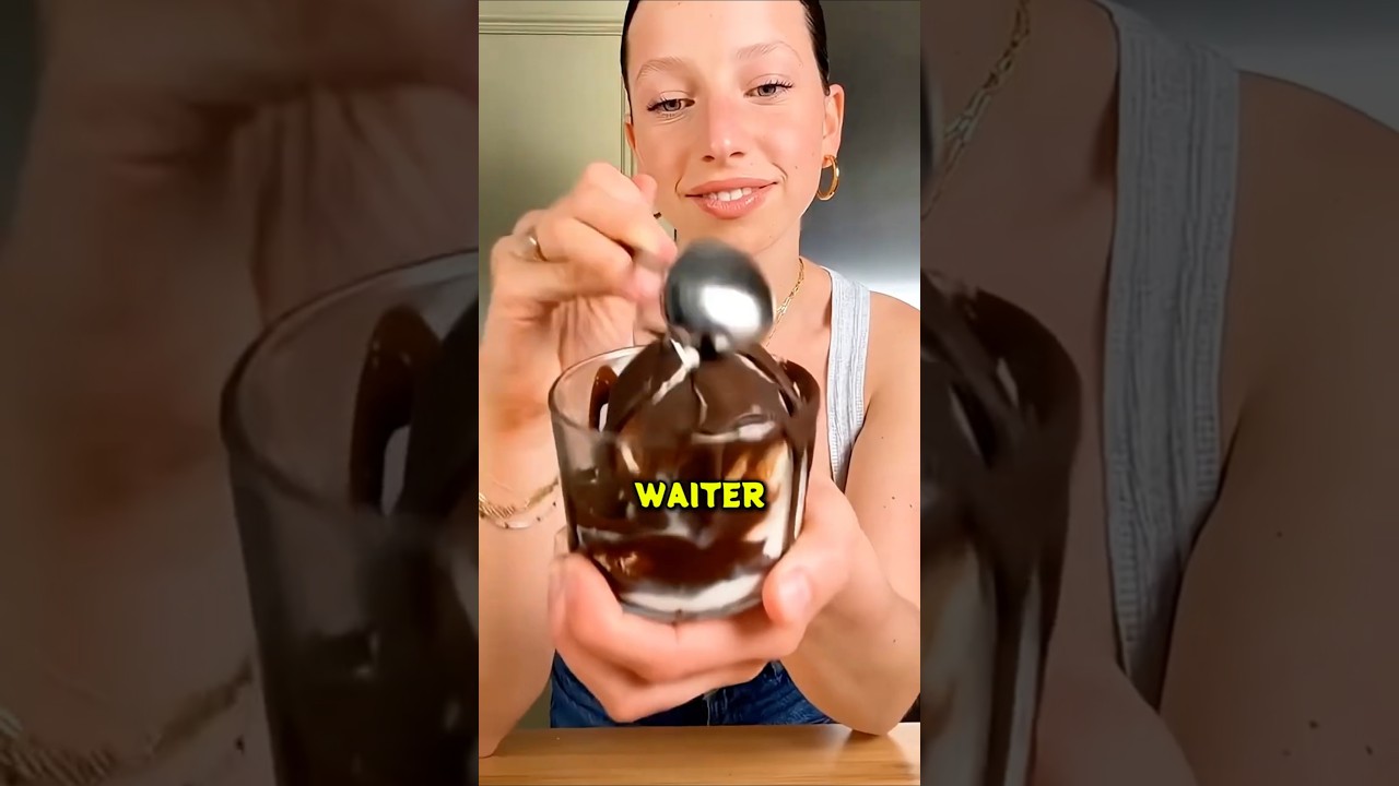 Почему официанты так любят это мороженое?