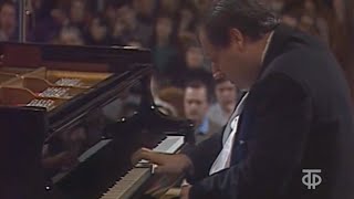 Video thumbnail of "Grigory Sokolov plays Bach Toccata in E minor, BWV 914 - video 1990"