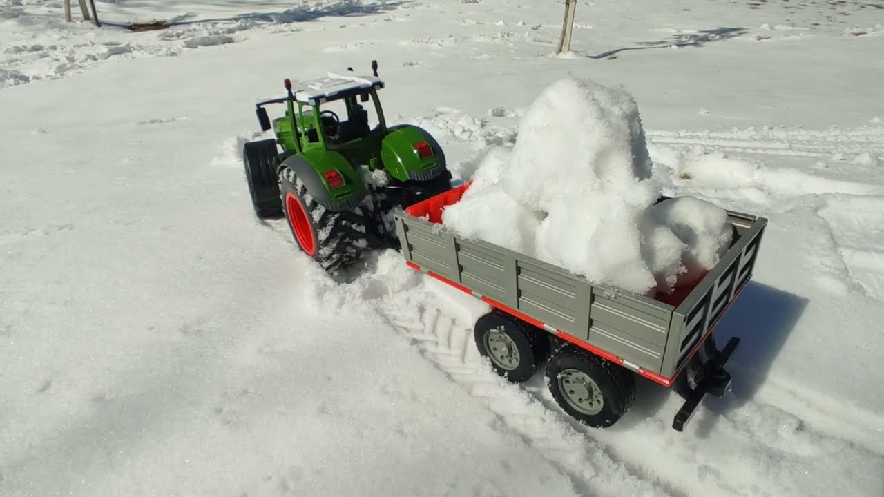 TRAKTÖR KAR ÜZERİNDE
