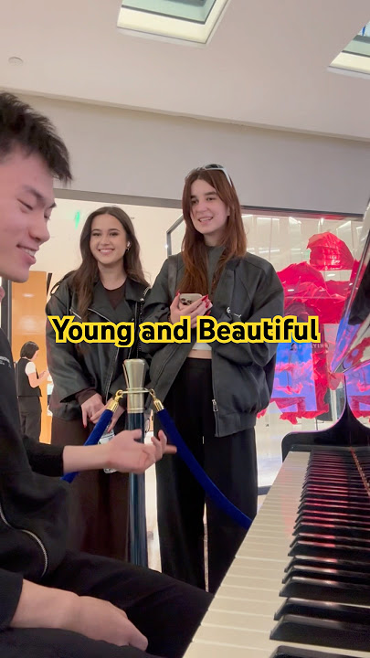3 girls asked me to play Young and Beautiful #youngandbeautiful #lanadelrey #piano #publicpiano