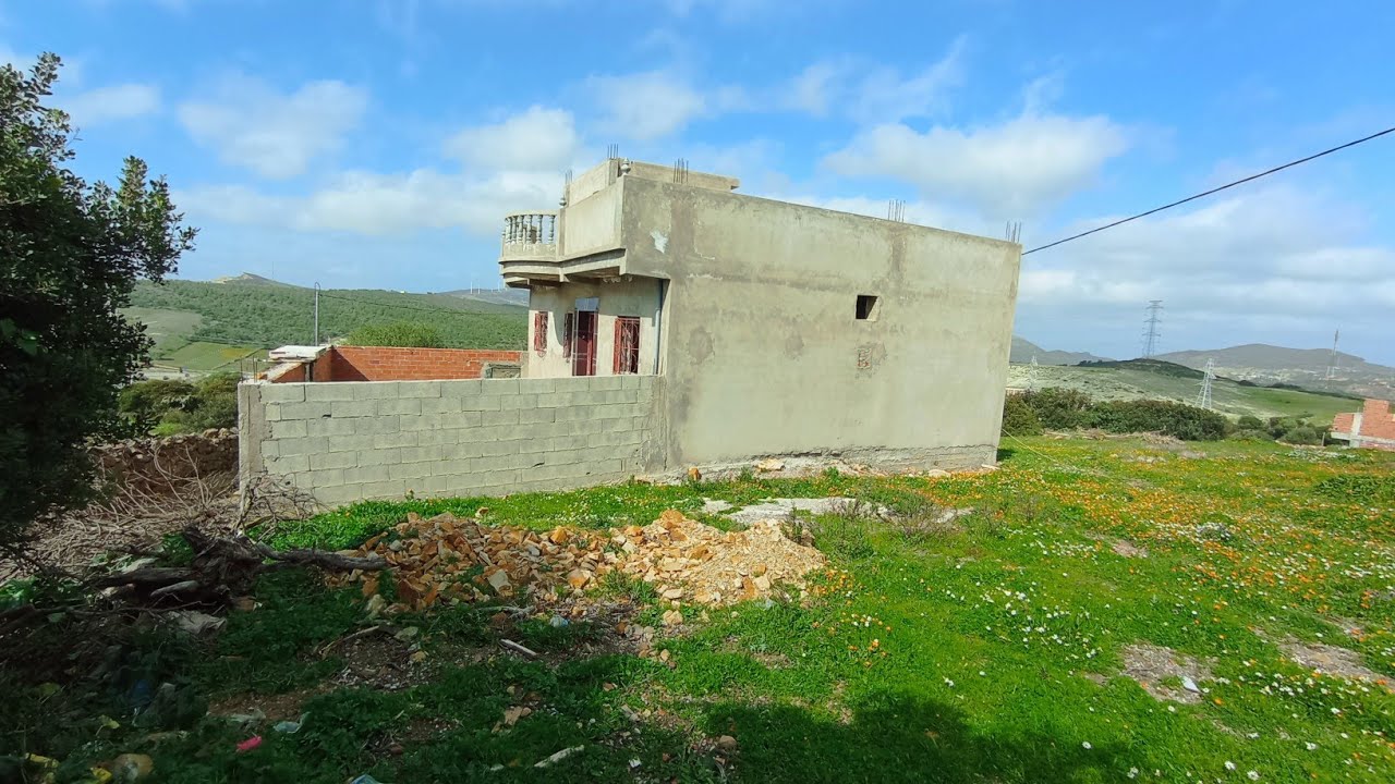 هميزة رائعة 💥 دار وغريسة 🏡واعرة مساحة وكاين الروبريز 300متر0703640826منطقة الرمان ملوسة طنجة 🥰