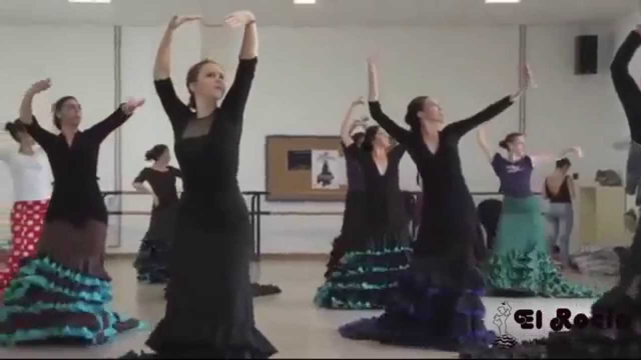 flamenco faldas de cola - El Rocío - YouTube