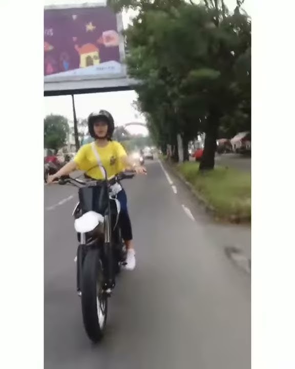 Status wa cewek cantik