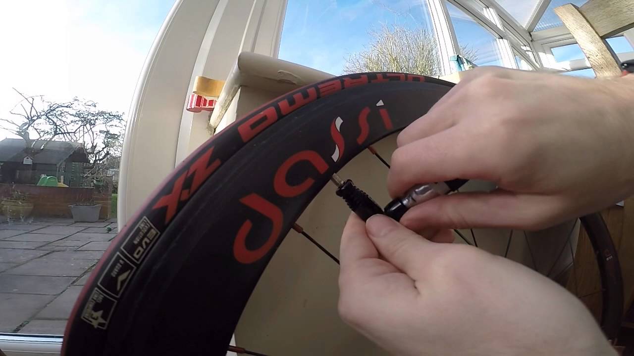 Lezyne Trigger Speed Drive C02 Pump - YouTube