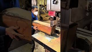 Cutting Large Logs with a Bandsaw for Precision Cuts