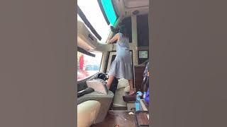 😱pesona driver cantik berdaster agra mas yg rajin merawat armada bus nya😱