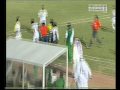 مشاجرة لاعب الحزم احمد مناور مع لاعب نجران