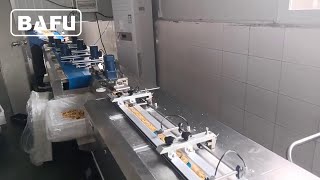 cake packaging machine,bread packaging machine,biscuit packaging machine,flow wrapper,flow-pack